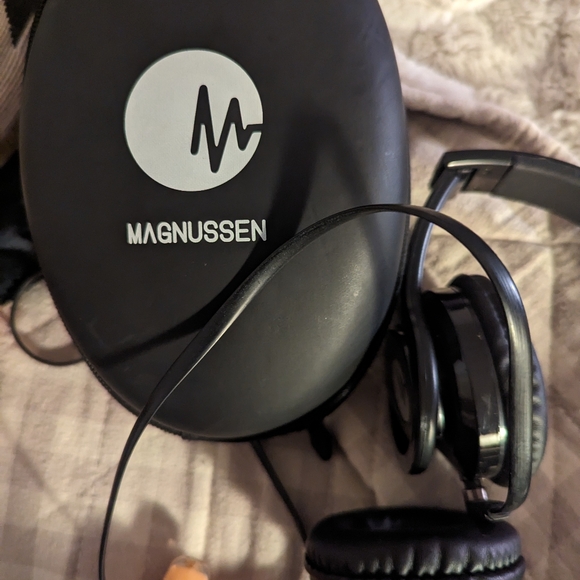 Magnussen Headphones - Picture 3 of 4
